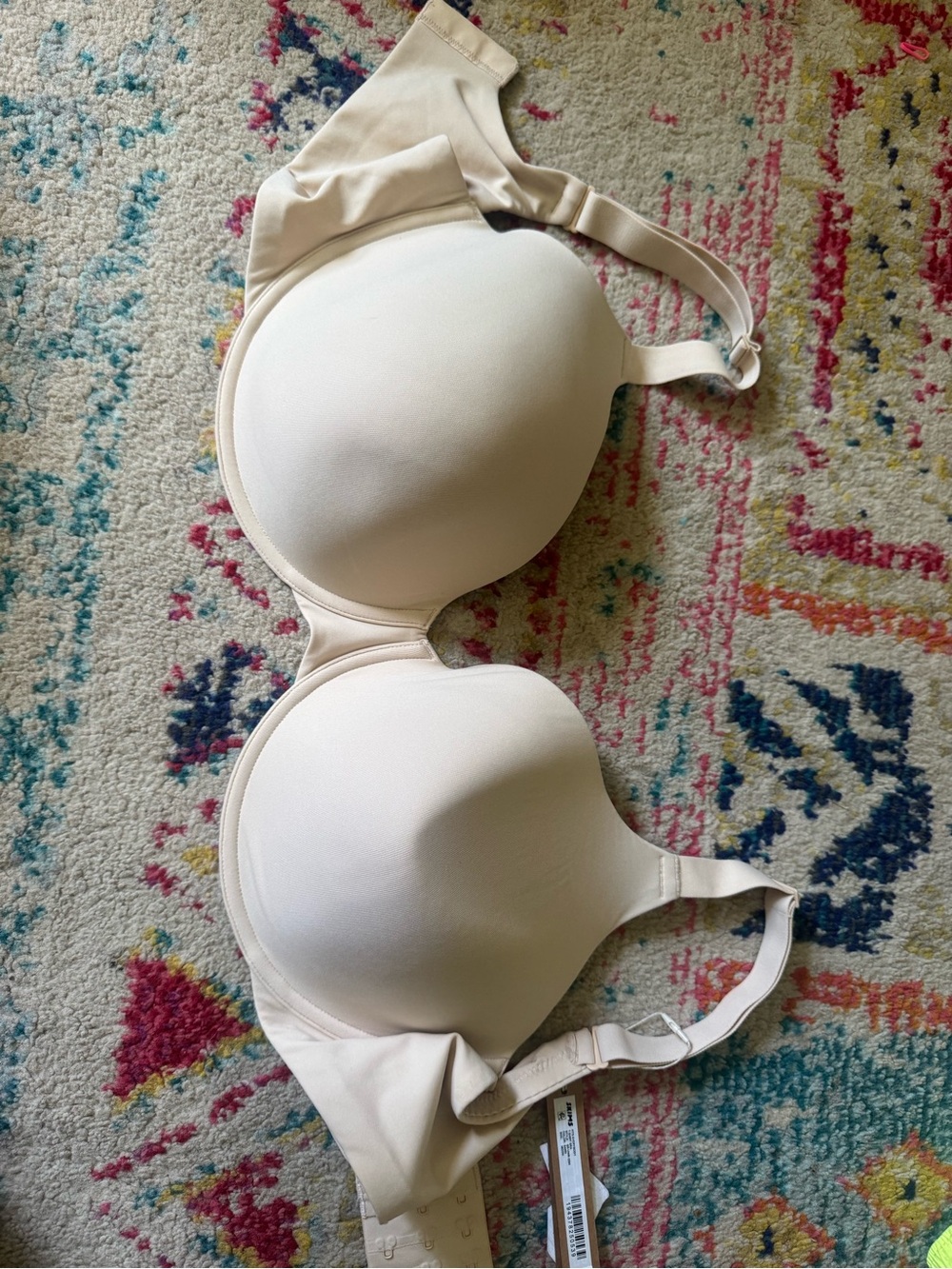 Skims “fits everybody t-shirt bra.”